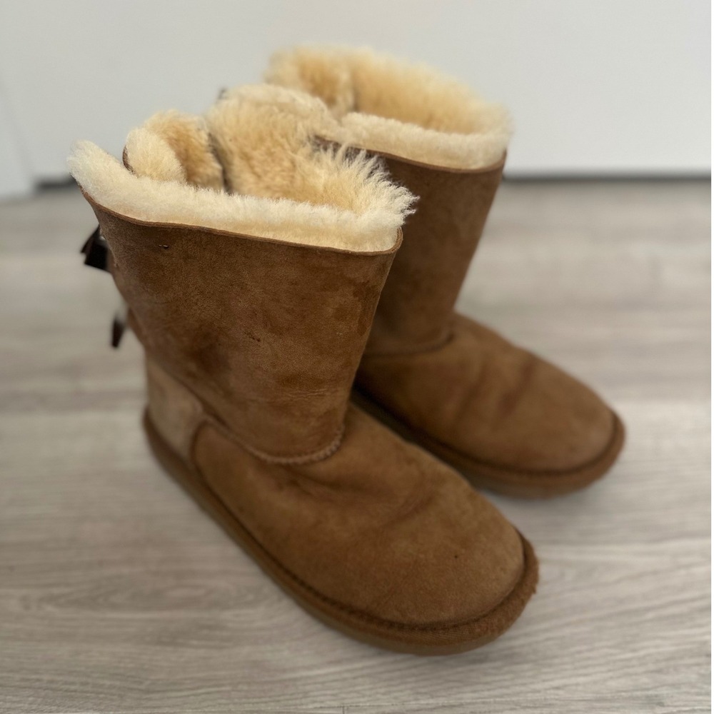 UGG Bailey Bow Chestnut Boots‎ Womens 4 Suede Shearling Lined Winter Warm